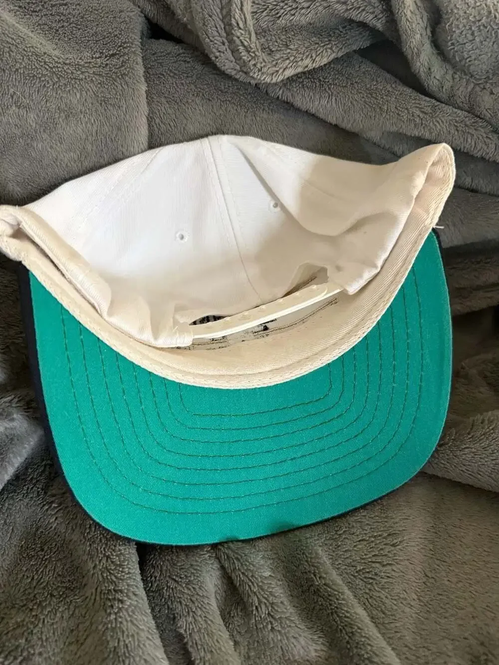 Vintage Notre Dame Irish Two-Tone Snapback Hat With Green Underbrim
